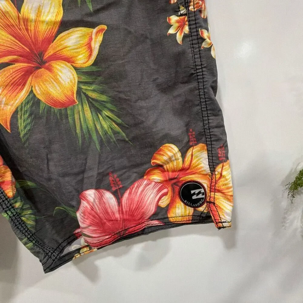 Billabong pattern waist preowned